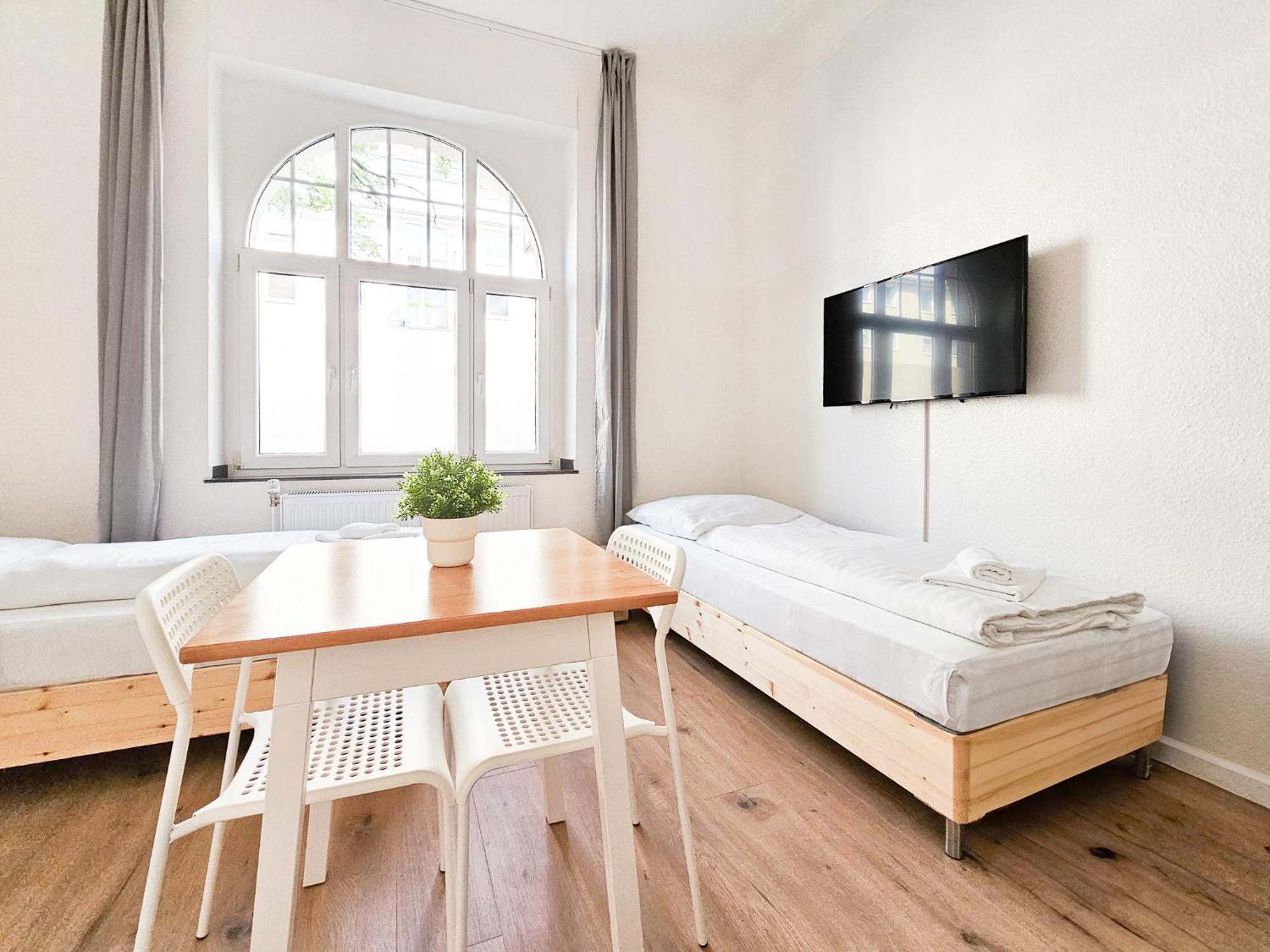 Raj Living - Studio Wohnungen - 15 Min Zur Messe Dus Дюссельдорф Экстерьер фото